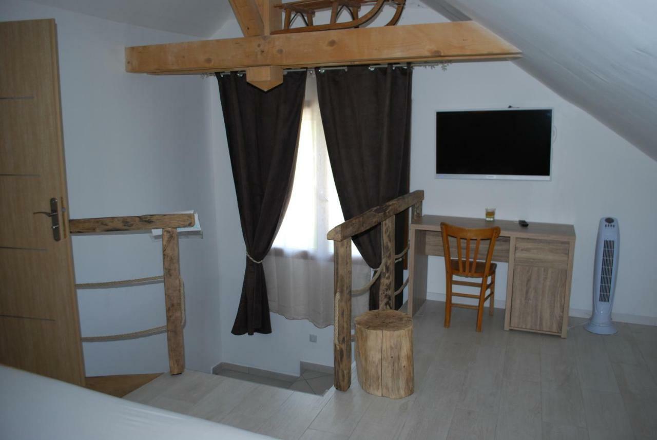 Bed and Breakfast La Ferme De Coron Belley Exterior foto